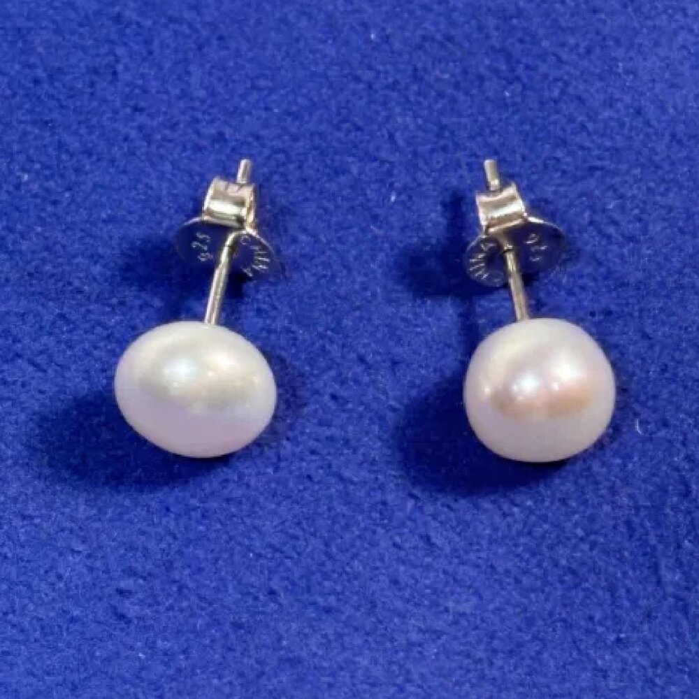 Natural White Freshwater Cultured Pearl .925 Silver 7mm Stud Earrings SG-0058